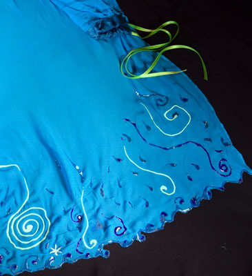 detail of the train hem